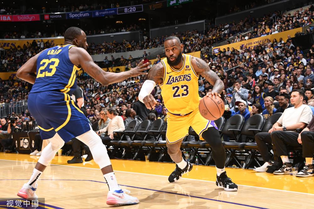 紧追其后的 紧追其后的